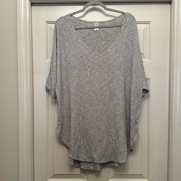 Old Navy Top - Picture 1 of 3